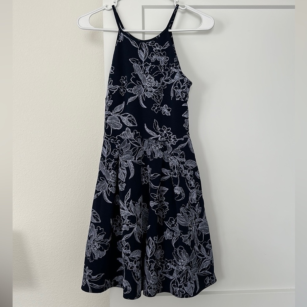 Soprano Casual Halter Neck Dress Size Small